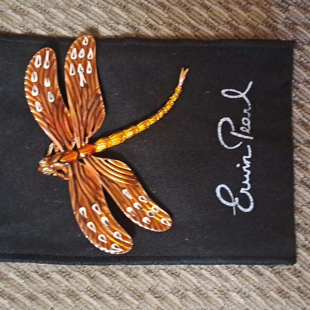 BROOCH